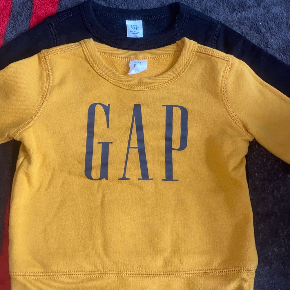 Gap Sweat shirts